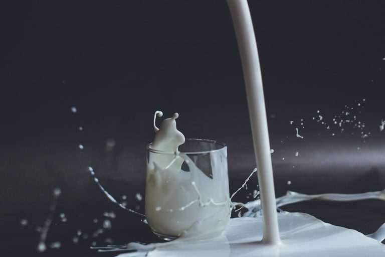 Lait de Chèvre : Les Bienfaits d’un Trésor Naturel pour Votre Santé et Votre Peau