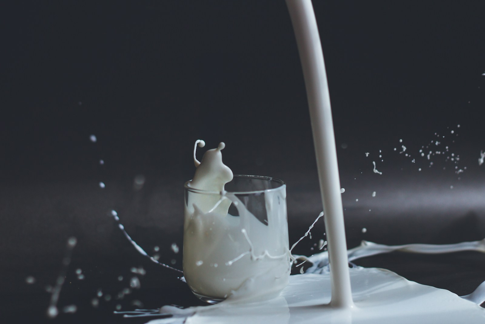 Lait de Chèvre : Les Bienfaits d’un Trésor Naturel pour Votre Santé et Votre Peau