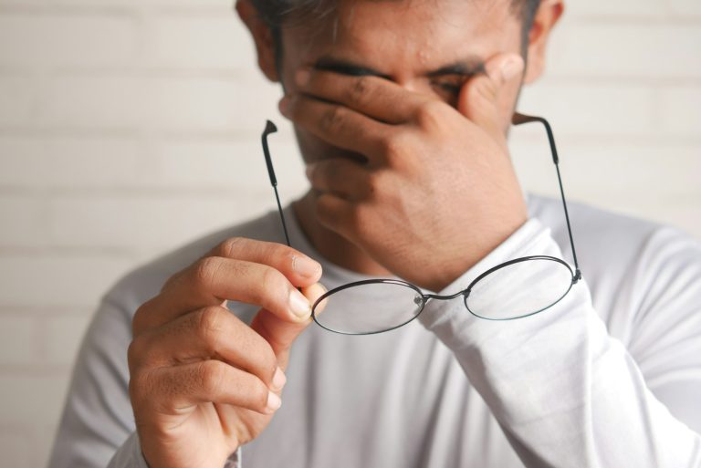 Vomissement Après Chute : Combien de Temps Surveiller et Quand S’inquiéter ?