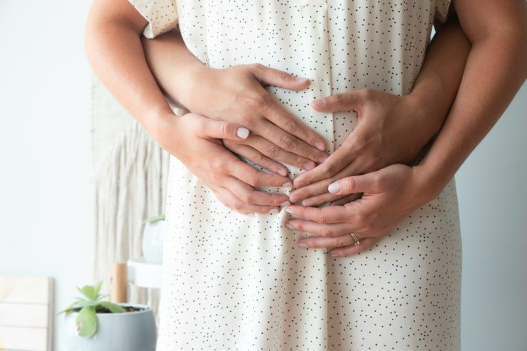Vernis pour Femme Enceinte : Comment Rester Coquette Sans Risque pour Bébé