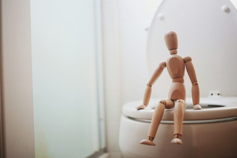 Psoas et Envie d’Uriner : Comprendre et Soulager ce Lien Surprenant en 7 Étapes